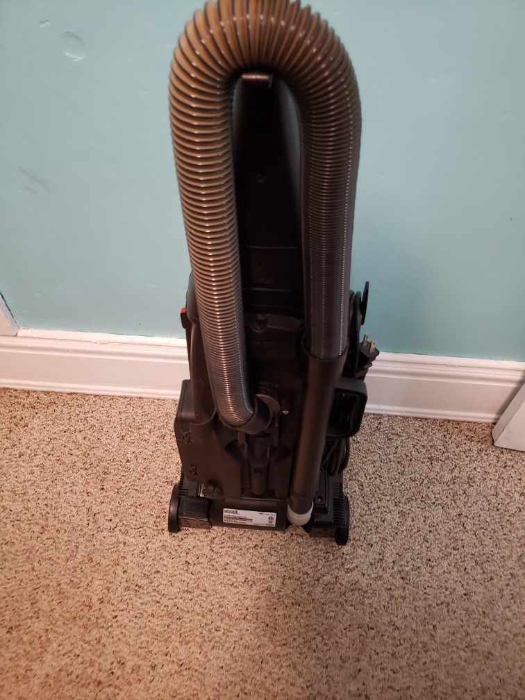 Bissell PowerForce 1398 Bagged Upright Vacuum for Sale in Mattoon, IL