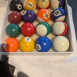 BOX OF 16 BILLIARD BALLS