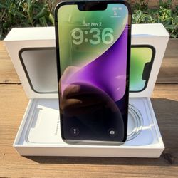 IPhone 14 128  GB,  Amazing Condition.  UNLOCKED use any carrier.  Hablo Espanol.    
