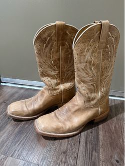 Shyanne women’s boots, size 9.5