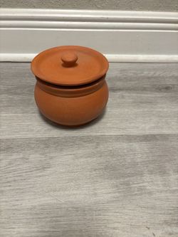 Small Terracotta Clay Pot with Lid. Good for Yogurt making and cooling water naturally.