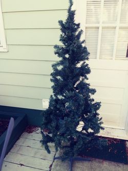 Prelit christmas tree 6 foot