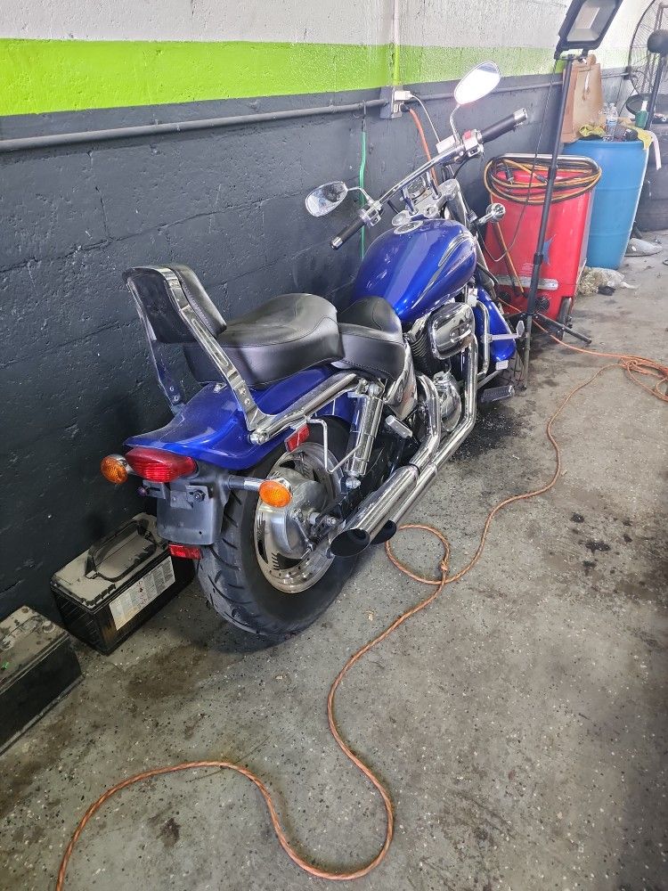 2001 Suzuki Marauder