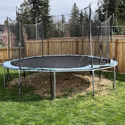 14’ trampoline FREE! MUST COME PICK UP.