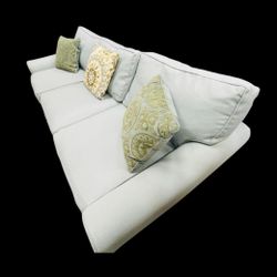 Free Delivery! Lightly Used 3 seater Sofa in Great Condition. Fully Clean from Smoke & Pet free home