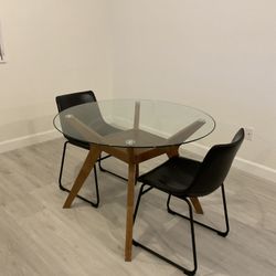 Dining Table + Chairs 