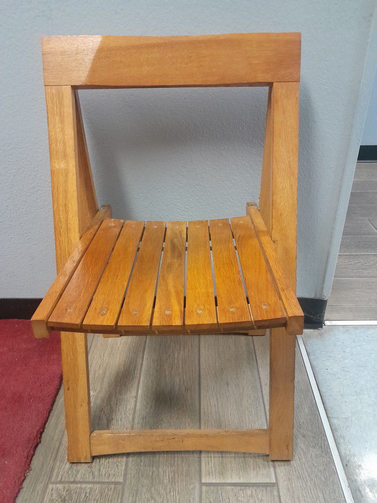 Wooden Compact Chair