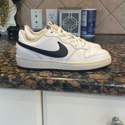 Nike Court Borough Low Recraft 4.5Y