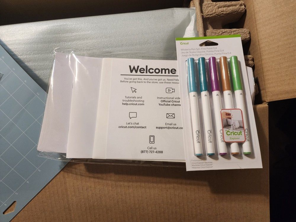 Cricut Explore AIR (NEVER USED)