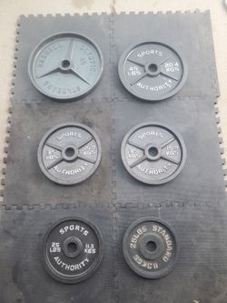 Olympic Weight Set Includes 2x45lbs 2x35lbs & 2x25lbs Thats 210lbs all together..