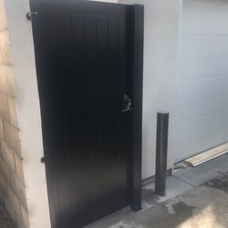 side metal gate