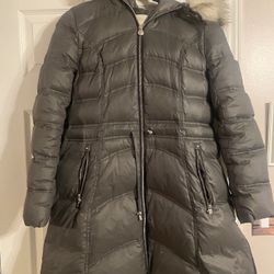 Laundry By Shelli Segal Gray Puffy Coat Size Med/Large