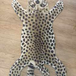 Made In India Wool Pile Adorable Leopard Area Rug