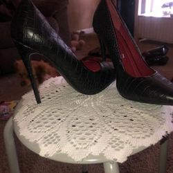 Size 9 Lady Heels 👠 😍 