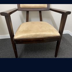 Vintage Wide Chair - Color Cream