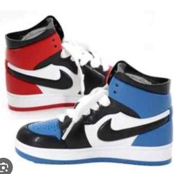 Sneakers 👟 Speakers 