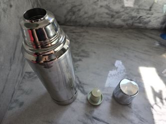Vtg Aladdin Stanley Thermos Vacuum Bottle No. A5401BG Quart Made in USA All  Chrome for Sale in Upland, CA - OfferUp