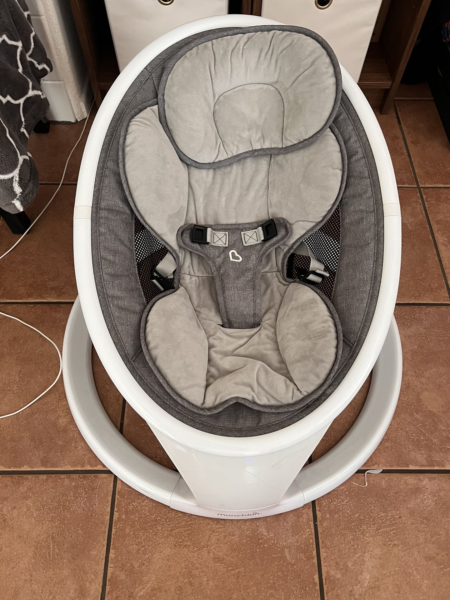 Munchkin Bluetooth Enabled Baby Swing - White