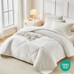 Oversized King Size Velvet Comforter 120x120”