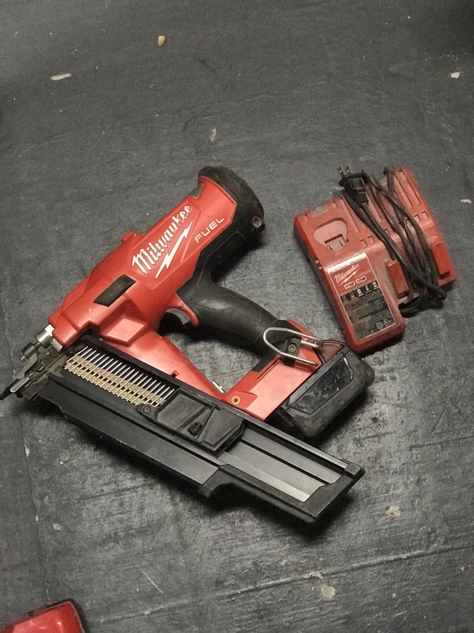Milwaukee 21• Framing Nail Gun