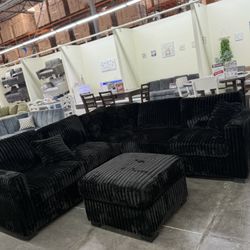 BRAND NEW BLACK SECTIONAL SOFA COUCH W/ OTTOMAN (NEW IN BOXES)