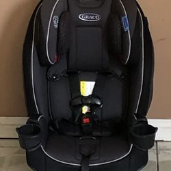 LIKE NEW GRACO SLIM FIT CONVERTIBLE CAR SEAT!!!!