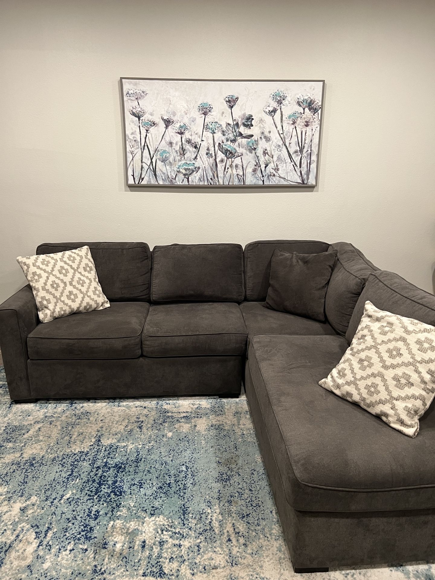 Couch/Sofa With chaise