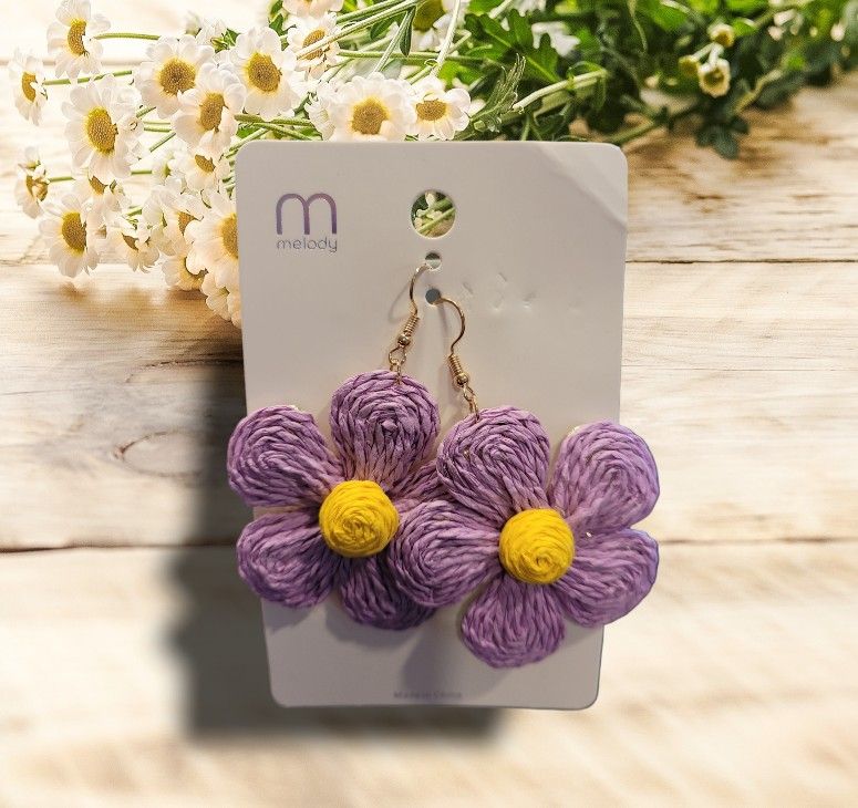RESTOCKED!! Adorable Daisy Earrings 🌼