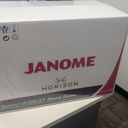 Janome Memory Craft Horizon 8200QCP Special Edition With Exclusive Bundle