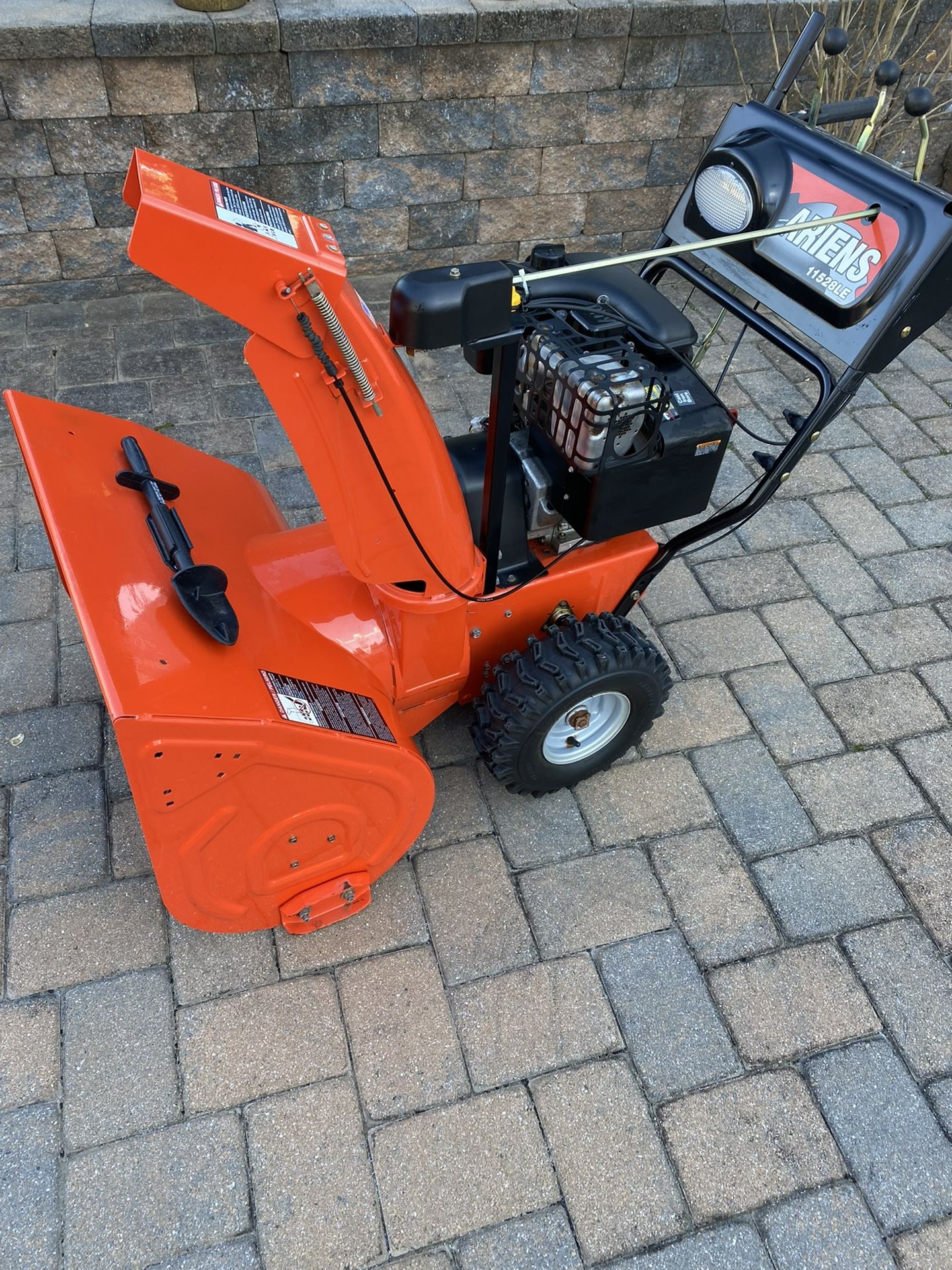 Ariens 11528LE Snow Blower
