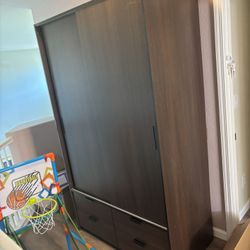 Dresser/closet