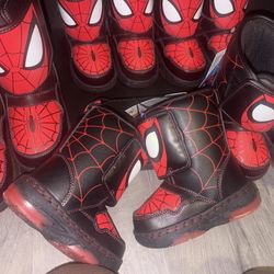 Spider-Man Snow Boots Size 6 Little Kids