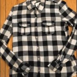 Forever 21 Black White Plaid Long Sleeve Button Down Shirt Size M Juniors