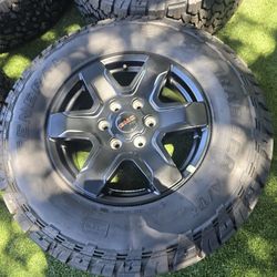 4 NEW GMC SIERRA RIMS&TIRES 265-70R17
