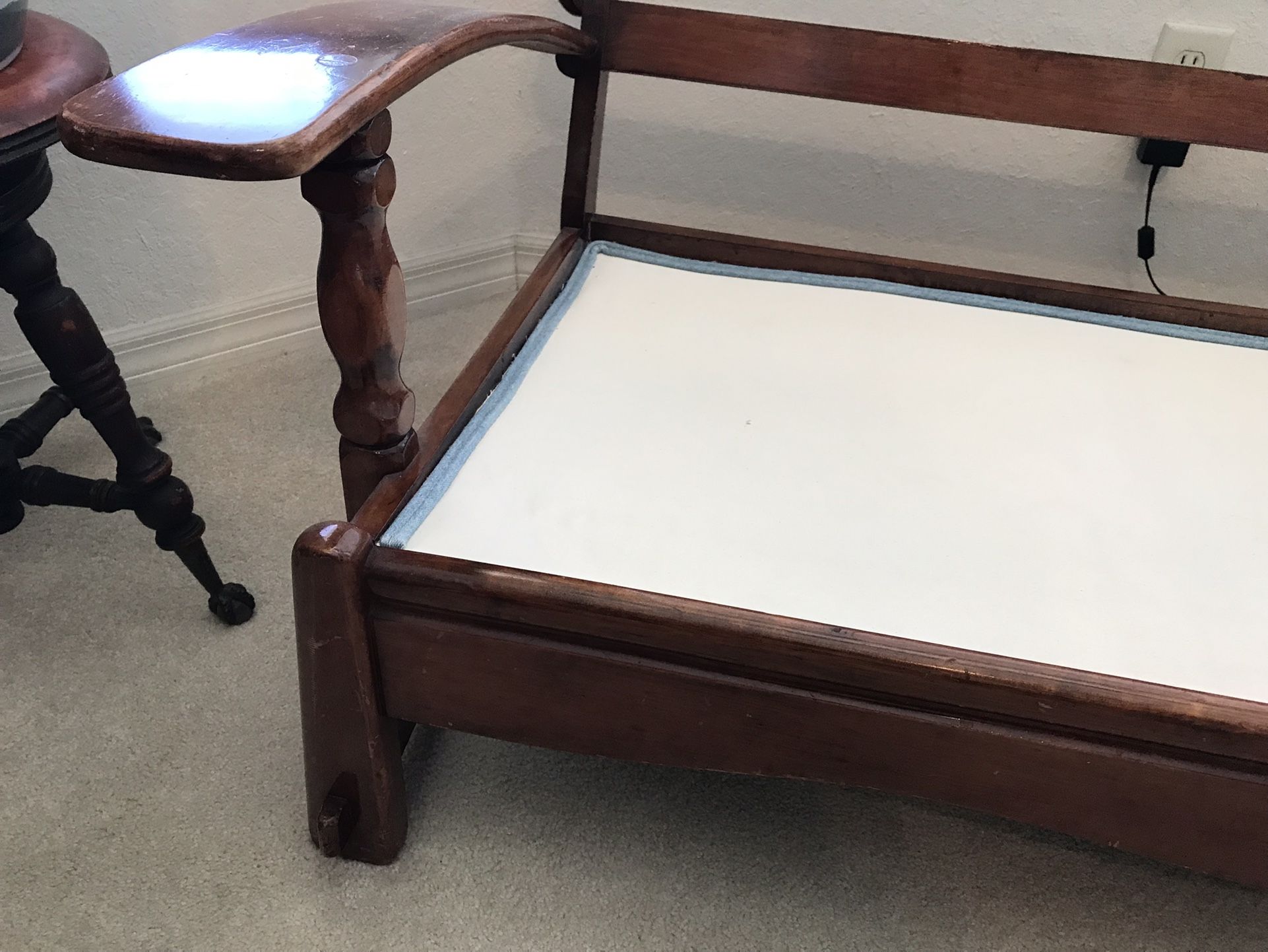 MID-20TH CENTURY QUARTER-SAWN SOLID MAPLE SOFA & CHAIR FOR HOUSE OR ENCLOSED LANAI