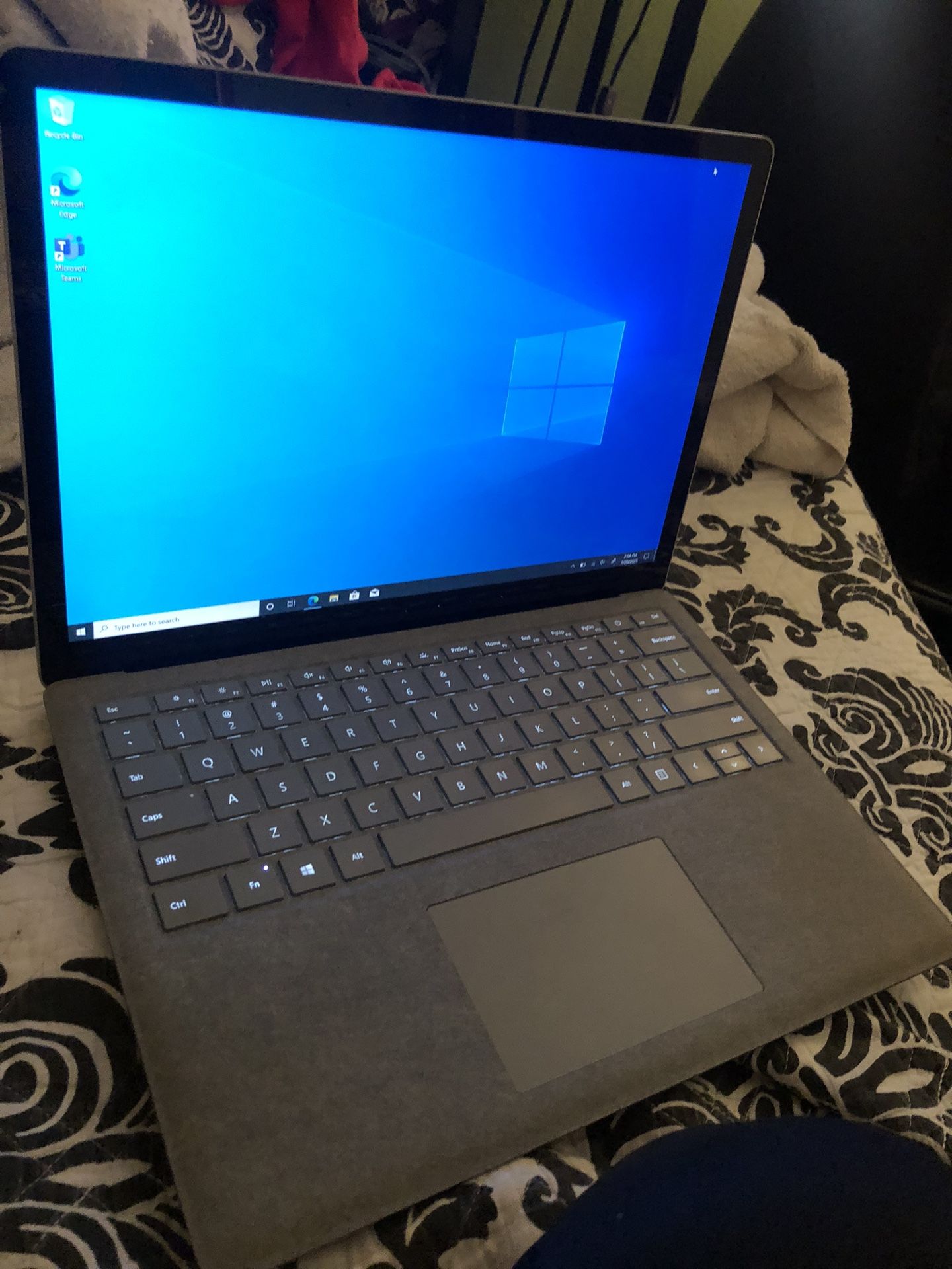 Microsoft Surface Laptop Core i5-7300U 2.6GHz 8GB RAM 256GB SSD Windows 10 Pro $175/ firm p