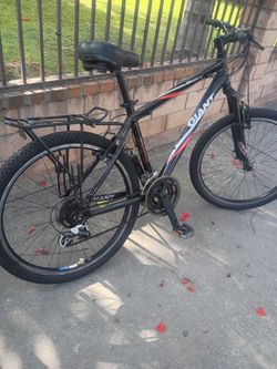 Giant Boulder SE Mountain bike