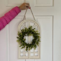 ARCHED WALL DECOR WITH WREATH