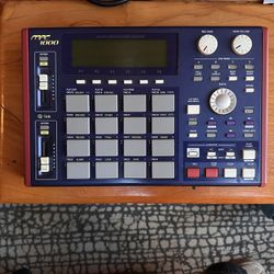 Akai MPC 1000 Music Production Studio