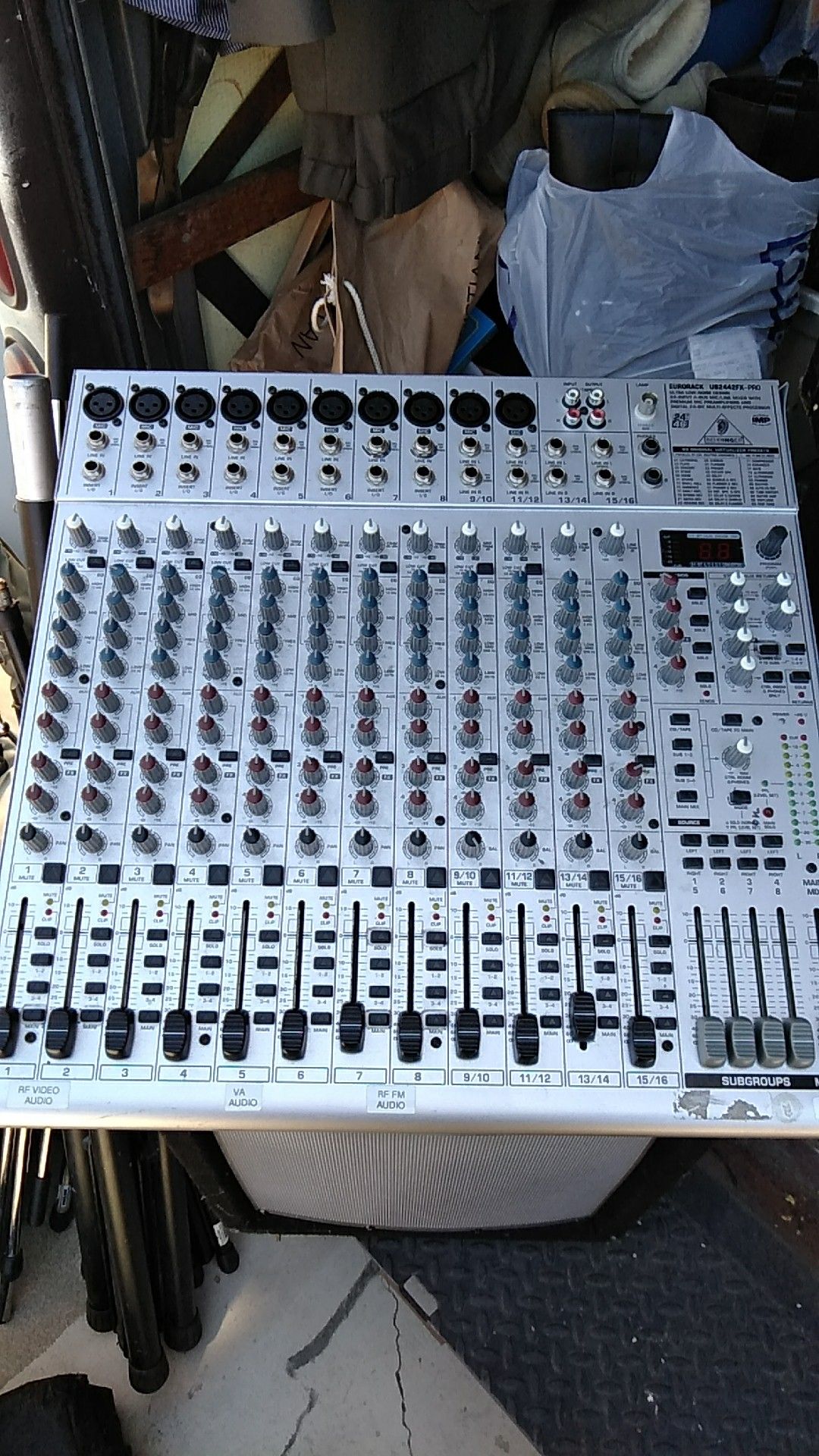 Behringer Eurorack ub2442fx- Pro