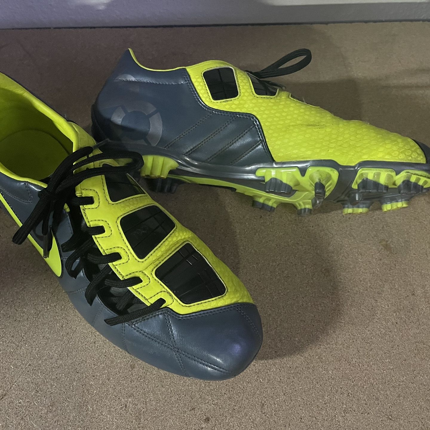 Nike Total 90 Laser FG Firm Ground Soccer Cleats Silver and Yellow Nike Total90 Laser IV FG Black/Yellow/Silver main image 2