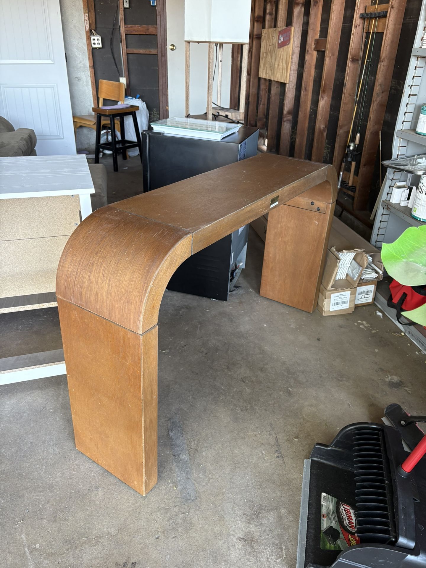 Curved Console Table SAFAVIEH