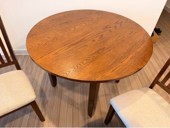***GREAT VALUE*** Wood table w/4 chairs
