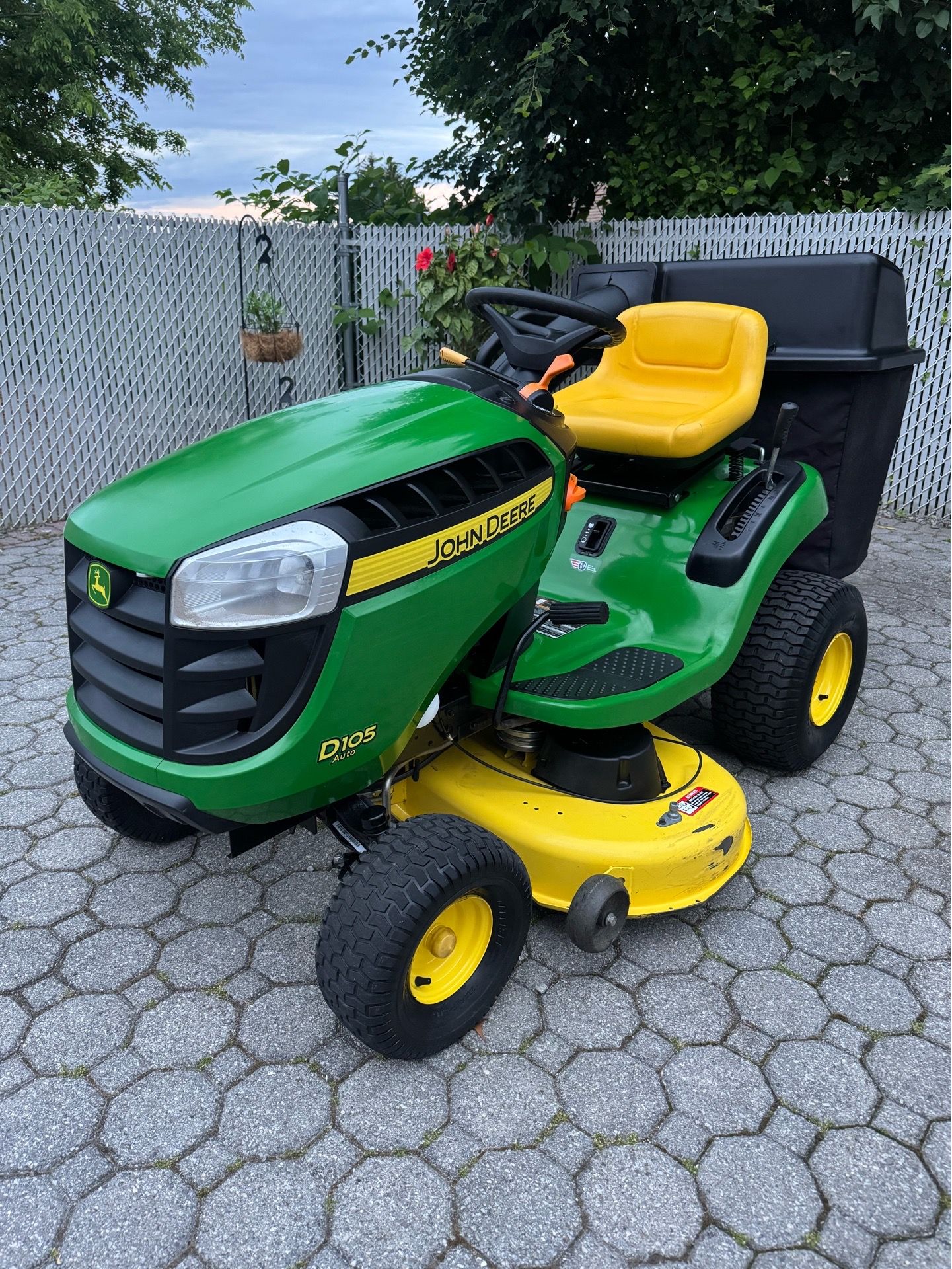 John Deere Lawnmower Tractor