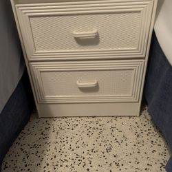 Children’s Dresser Nightstands And Mirror 