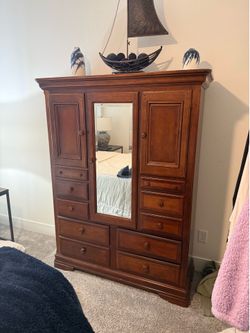 Beautiful solid wood dresser/cabinet