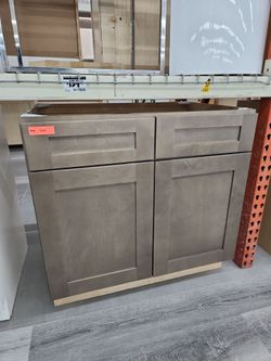 Base cabinet
