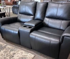 Olivia 🎉 brand new/ modern/luxury 🌼 sofa and loveseat  / livingroom set
