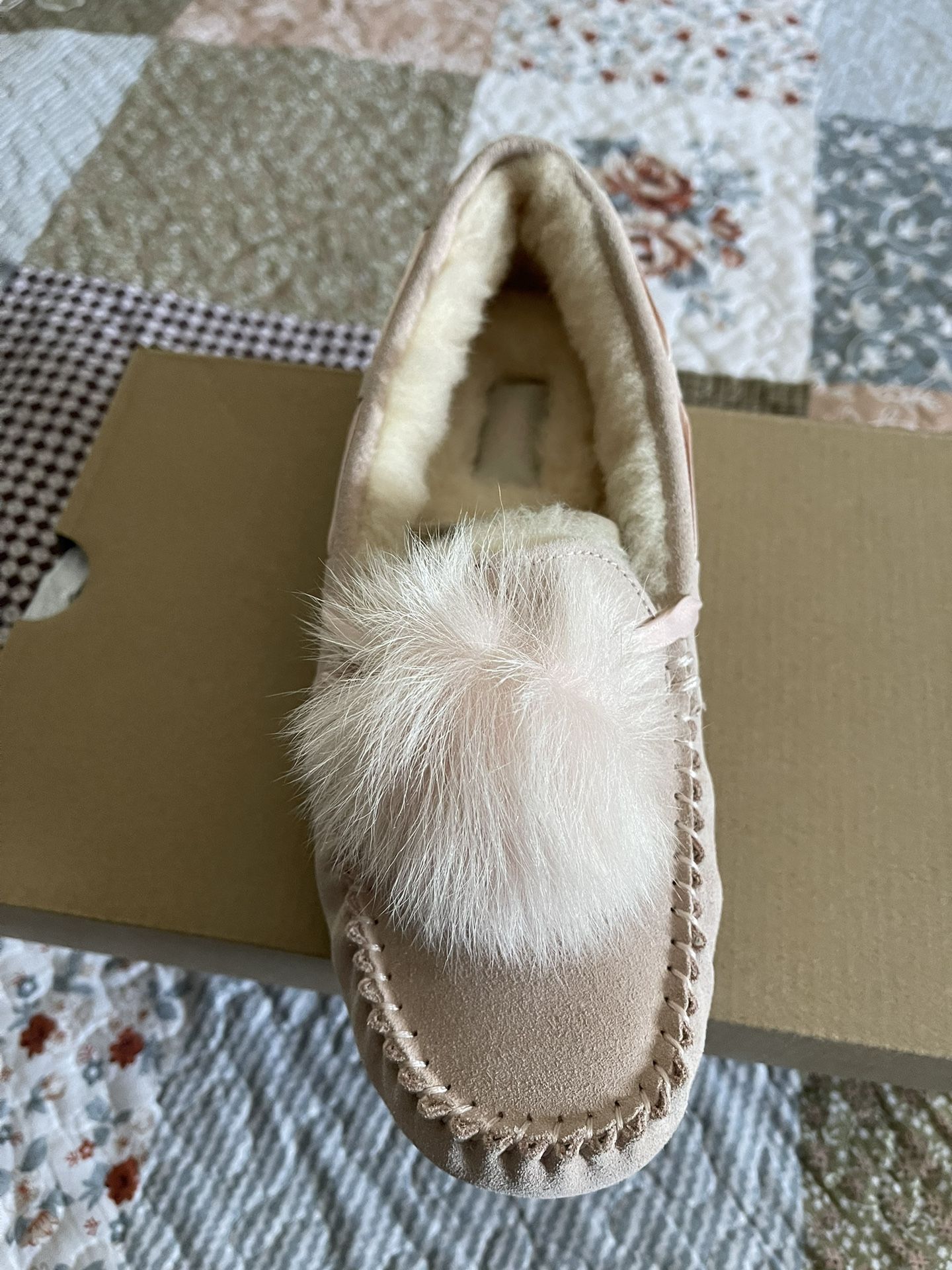 UGG Dakota Pom Pom Slippers Light Pink Size 8.