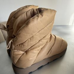 Luna UGG Boots! Warm And Waterproof! Easy To Clean And Wear! Size EUR 38.39,40 Made In Italy! Original Price 300$